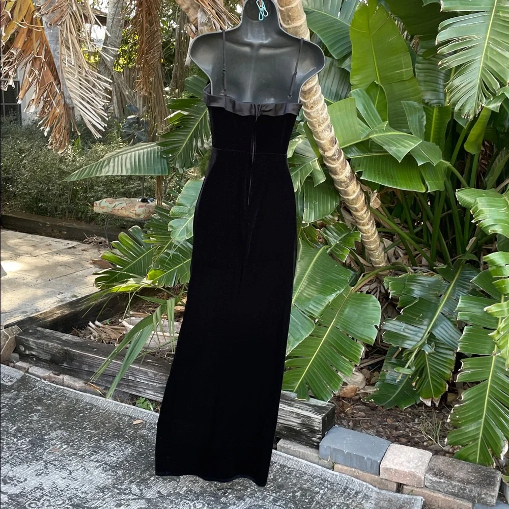 Satin bowfront velvet dress with spaghetti, straps and high front slit - Picture 3 of 6